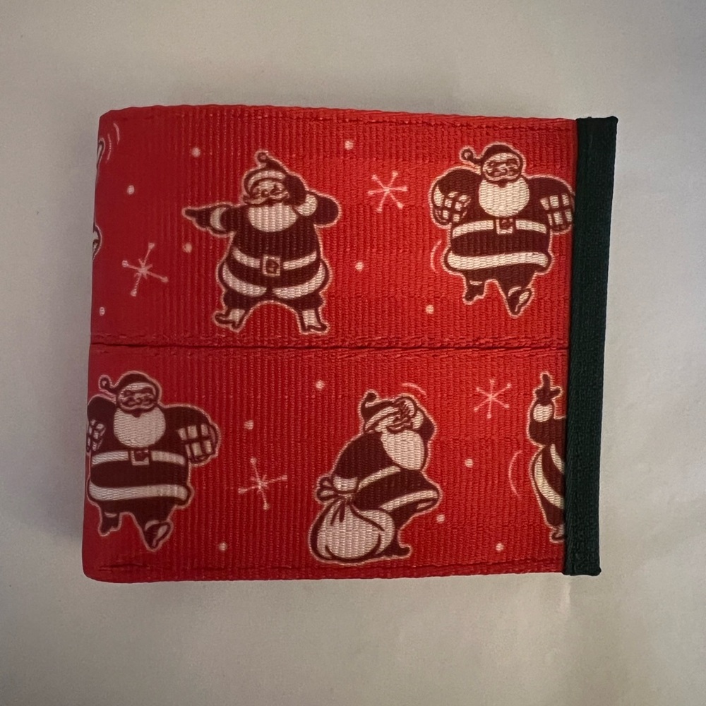 Harvey's Seatbelt Christmas Santa Bifold Wallet